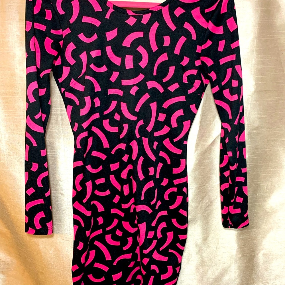 Geometric Low Back Long Sleeve Mini Dress | Non wrinkle